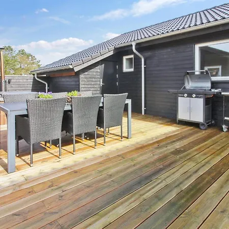 Anuk - 2-3km From The Sea By Interhome