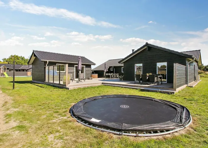 Anuk - 2-3km From The Sea By Interhome