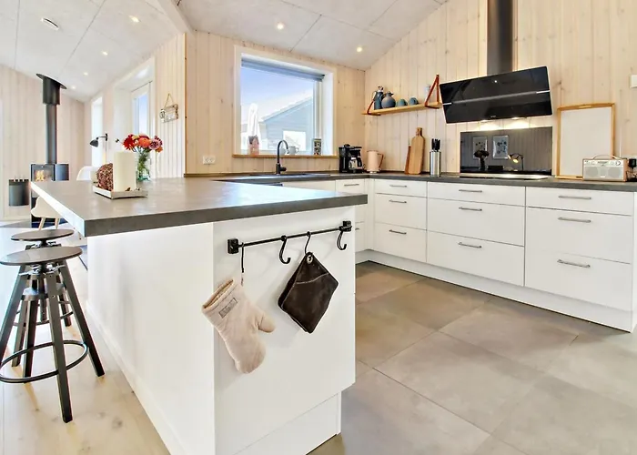 Anuk - 2-3km From The Sea By Interhome *