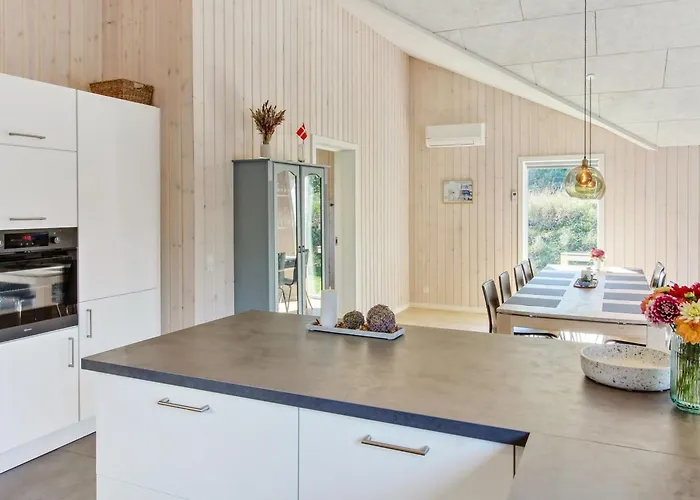 Vakantiehuis Anuk - 2-3km From The Sea By Interhome